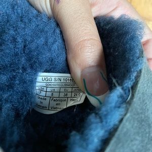 UGG SIZE 7 BOW BOOTS